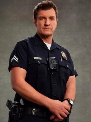 Нэйтан Филлион в роли Джона Нолана